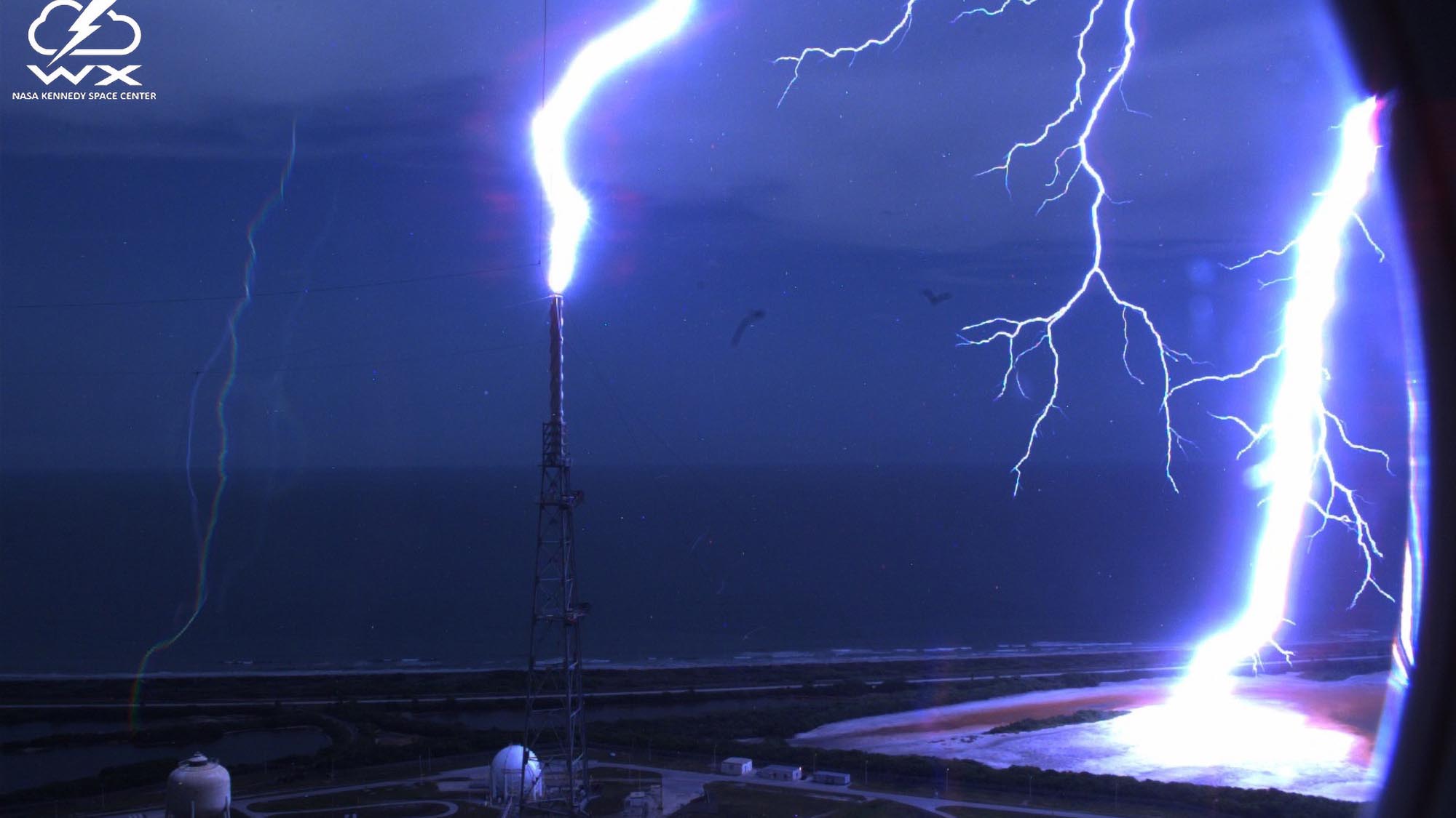 Read more about the article Footage Shows 10 Years Of Lightning Bolts Zapping NASA’s Kennedy Space Center