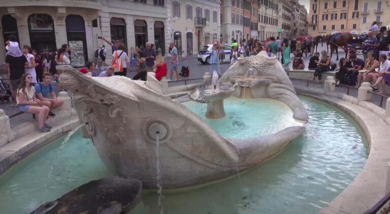 Read more about the article British Tourist Fined EUR 500 For Dipping Feet In Rome Fountain