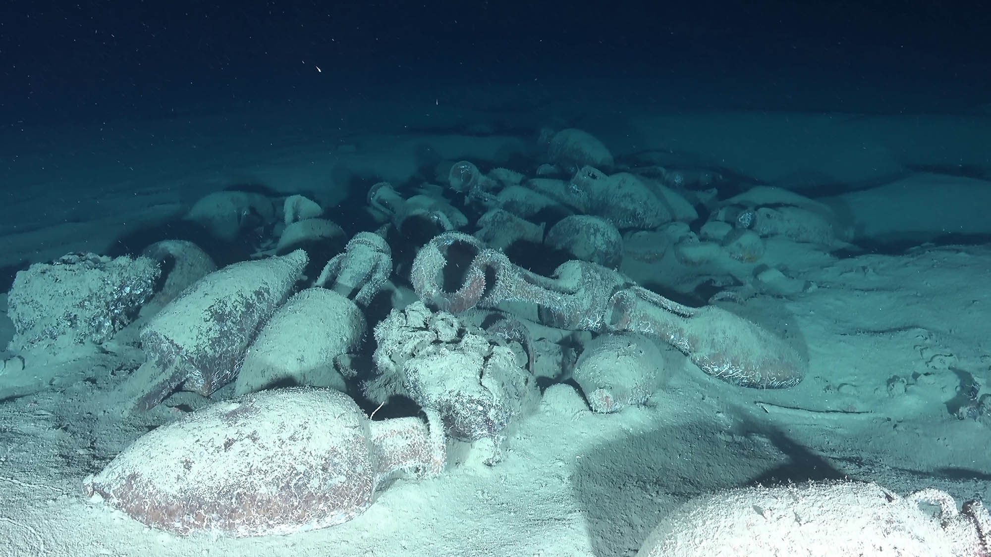 Read more about the article Incredible Snaps Show Ancient Roman-Era Remains On Seabed