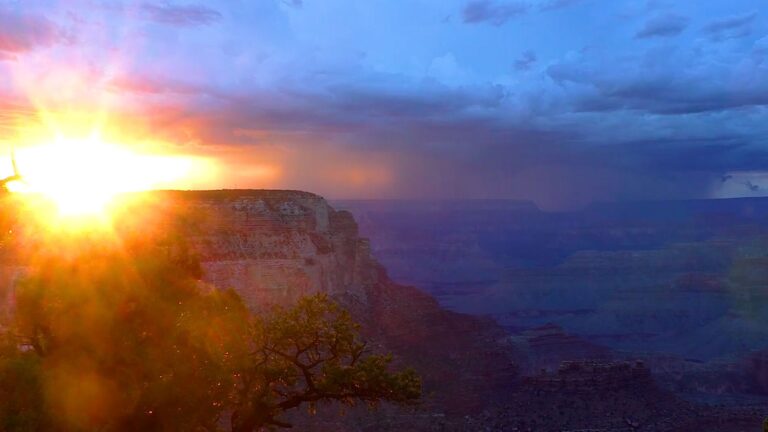 Read more about the article Amazing Sunset Lightning Storm Over Grand Canyon
