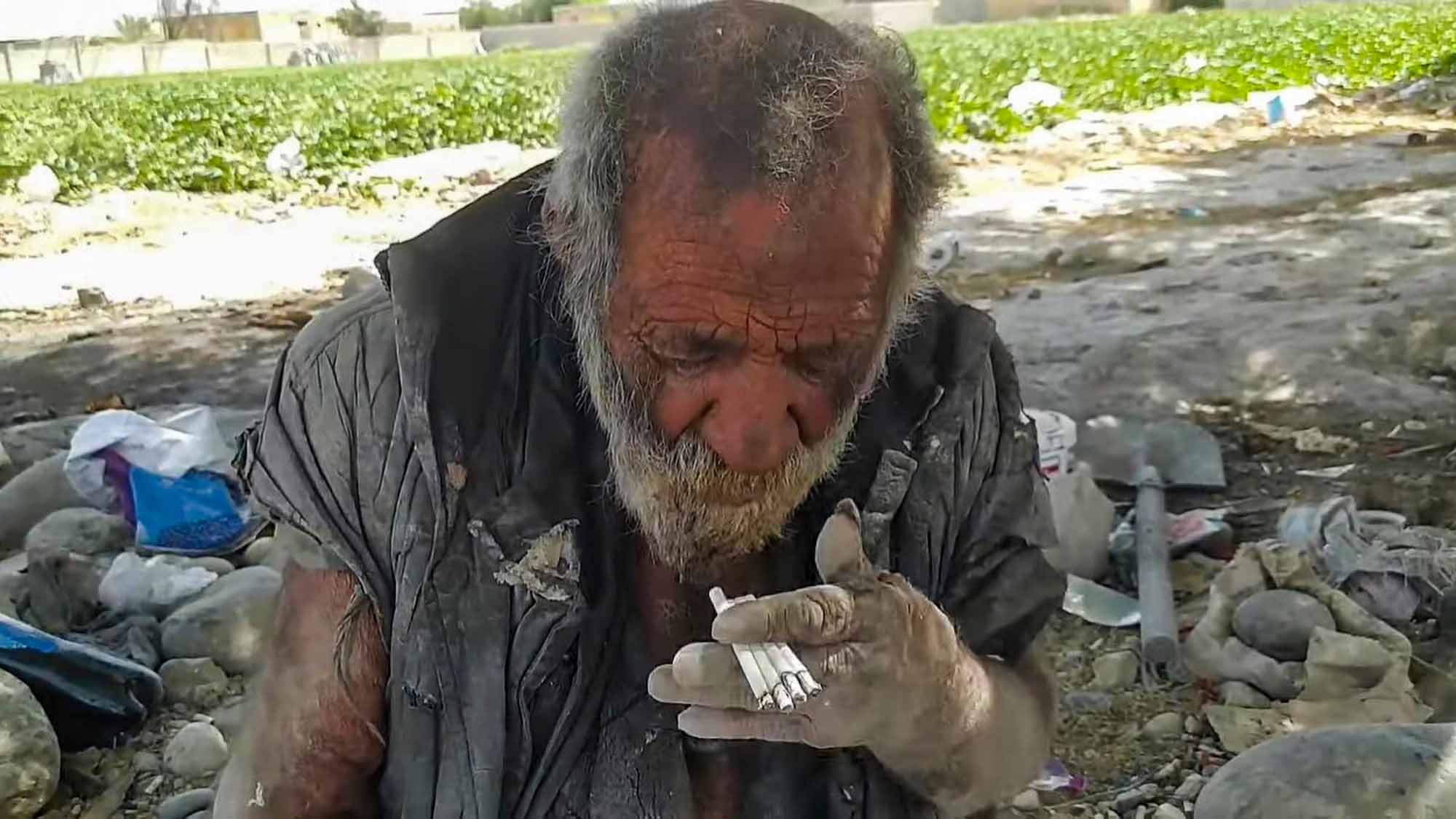 Read more about the article World’s Dirtiest Man Who Refused To Bath Because It Would Make Him Sick Dies After Washing