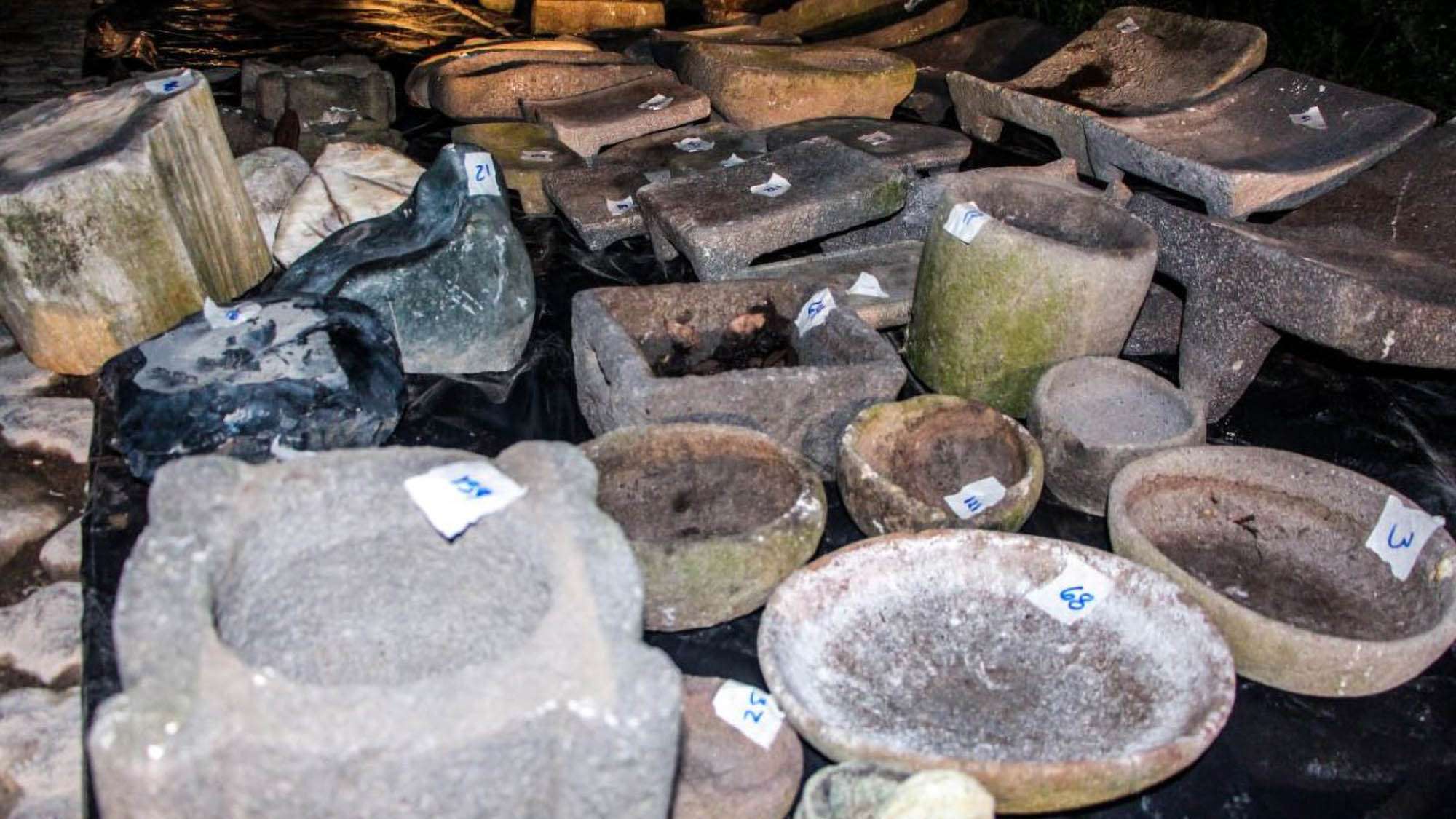 Read more about the article Customs Police Seize More Than 150 Mayan Treasures From American Travellers