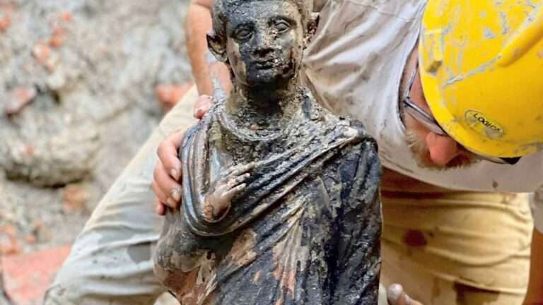 Read more about the article Two Dozen Bronze Statues Of Gods Dating Back 2,000 Years Found In Italian Thermal Spring
