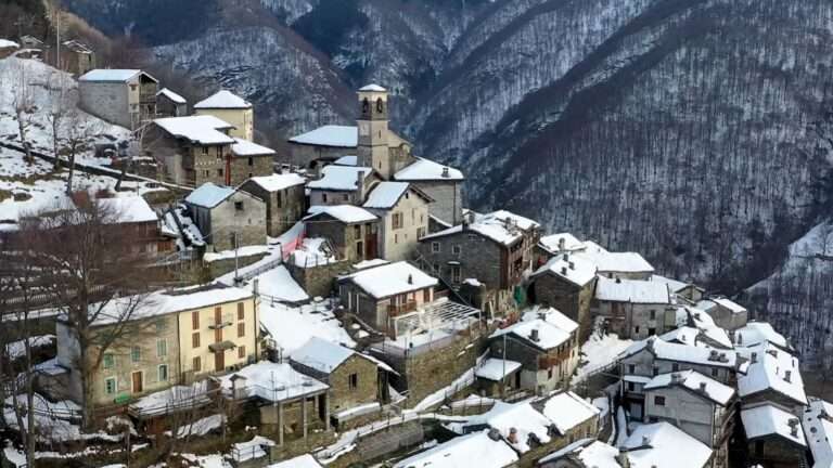 Read more about the article Please Annex Our Village Frustrated Italians Beg Switzerland