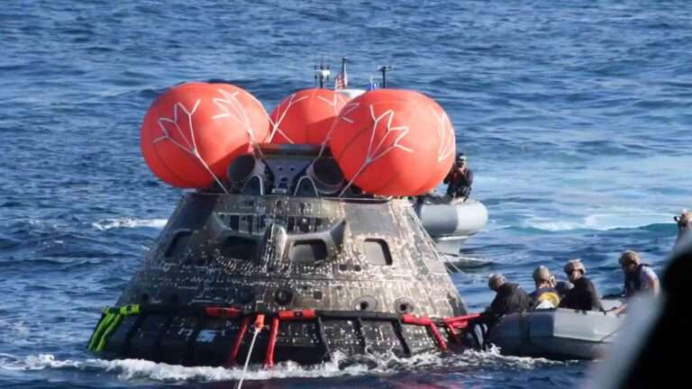 Read more about the article NASA Orion Spacecraft Recovered From The Pacific After Three-Week Space Mission