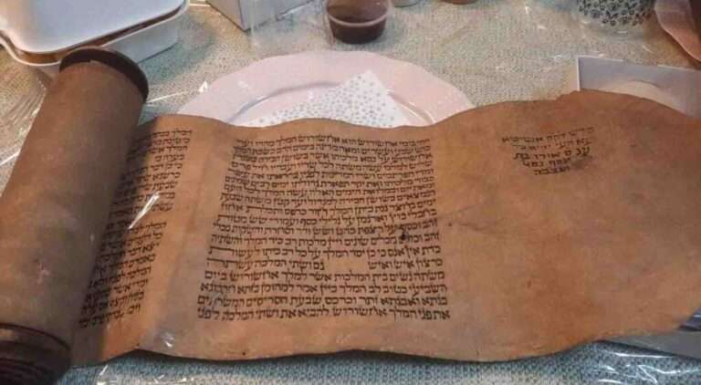 Read more about the article Fury As Israeli Rescuers Take Ancient Texts Home From Quake-Hit Turkish Synagogue