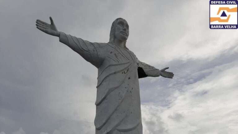 Read more about the article Concrete Underarm Of Giant Christ Statue Plunges 100ft Missing Tourists