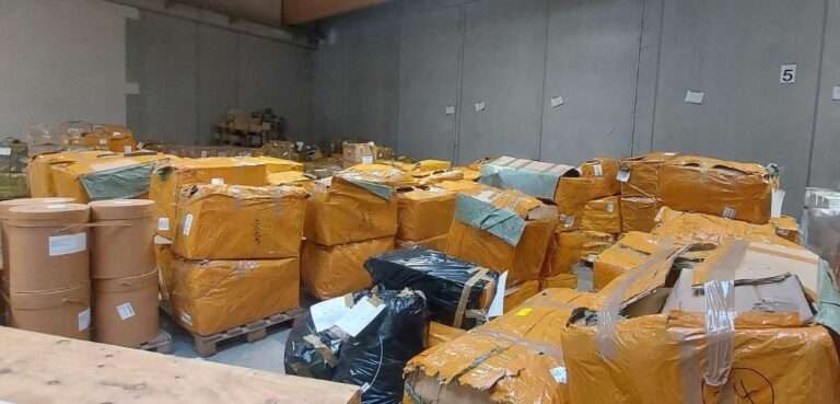 Read more about the article Austria Customs Seize Over 2t Of Fake Louis Vuitton And Versace From China