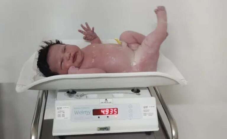 Read more about the article Infant Given Nickname After Weighing 11lb At Birth