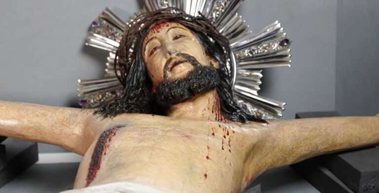 Read more about the article Restoration Of Famous Black Christ Statue Reveals It To Be White