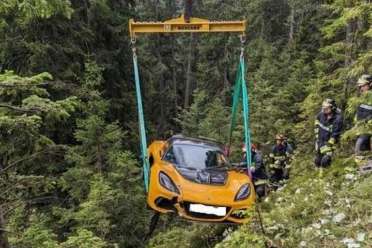 Read more about the article Brit Survives As GBP 100k Sportscar Goes Flying Off Mountain Pass