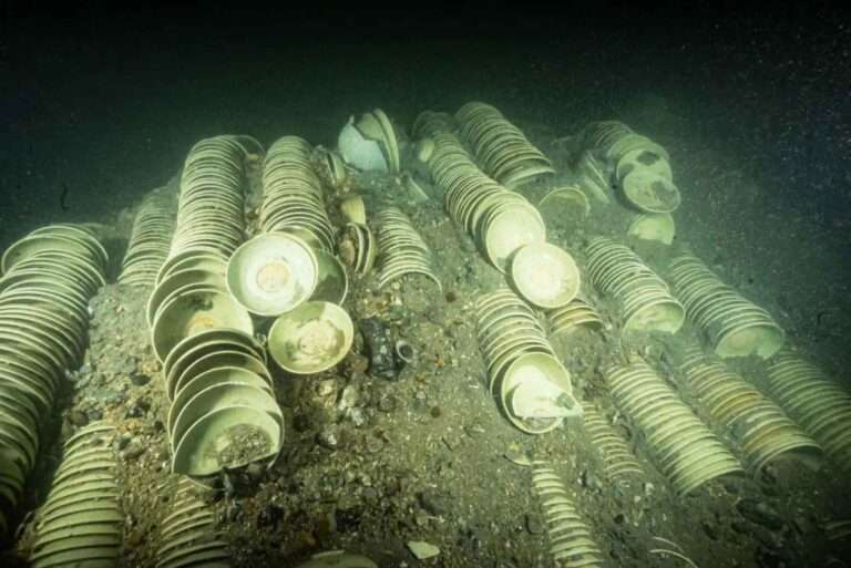 Hundreds Of Pieces Of Priceless Ming Dynasty Porcelain Discovered In Ancient Chinese Shipwreck