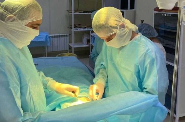 Read more about the article Baffled Surgeons Remove Polyurethane Chunks From Teen’s Stomach