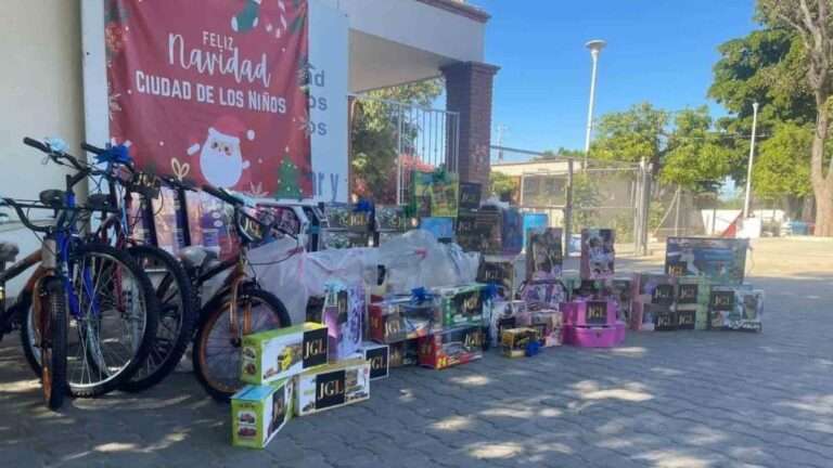 Read more about the article Drug Cartel Gives El Chapo Branded Toys As Christmas Gifts To Children
