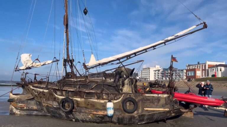 Read more about the article Wrecked Pirates Of The Caribbean-Style Ghost Ship Sent To Toy Museum