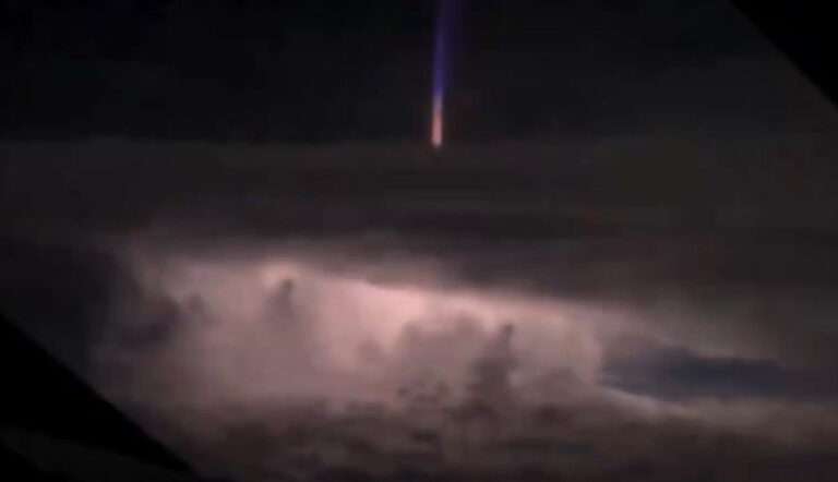 Read more about the article Amazed Pilot Films Blue Beam Of Light While Flying Over Thunderstorm