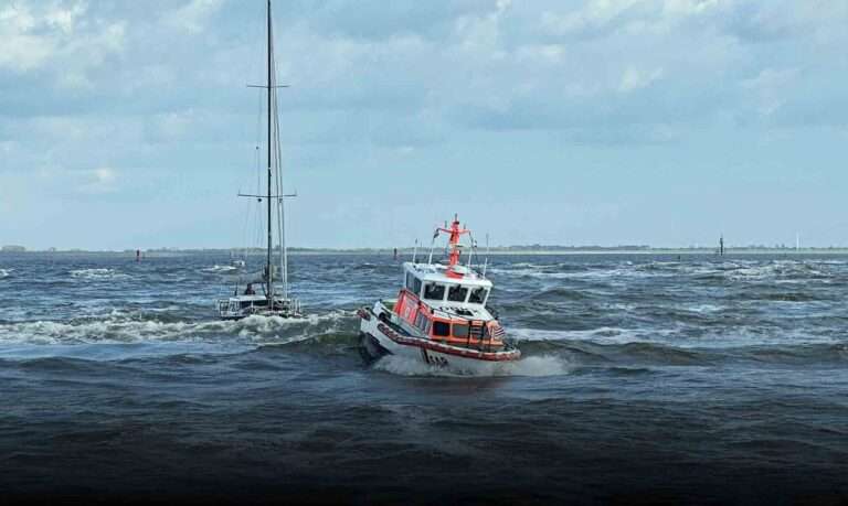 Read more about the article Sailors Plucked From Sinking Boat In North Sea Rescue
